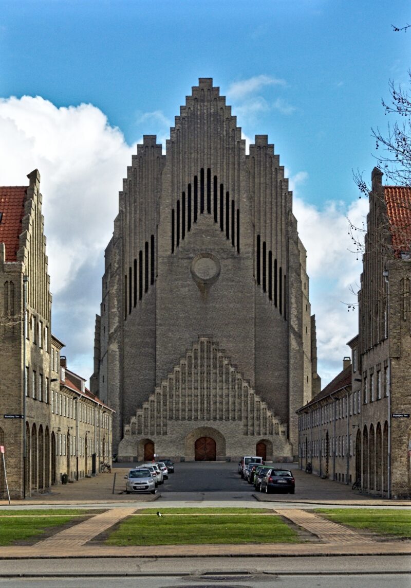 Arkitektur og byliv i Nordvest - cykeltur NV Grundtvig's Church